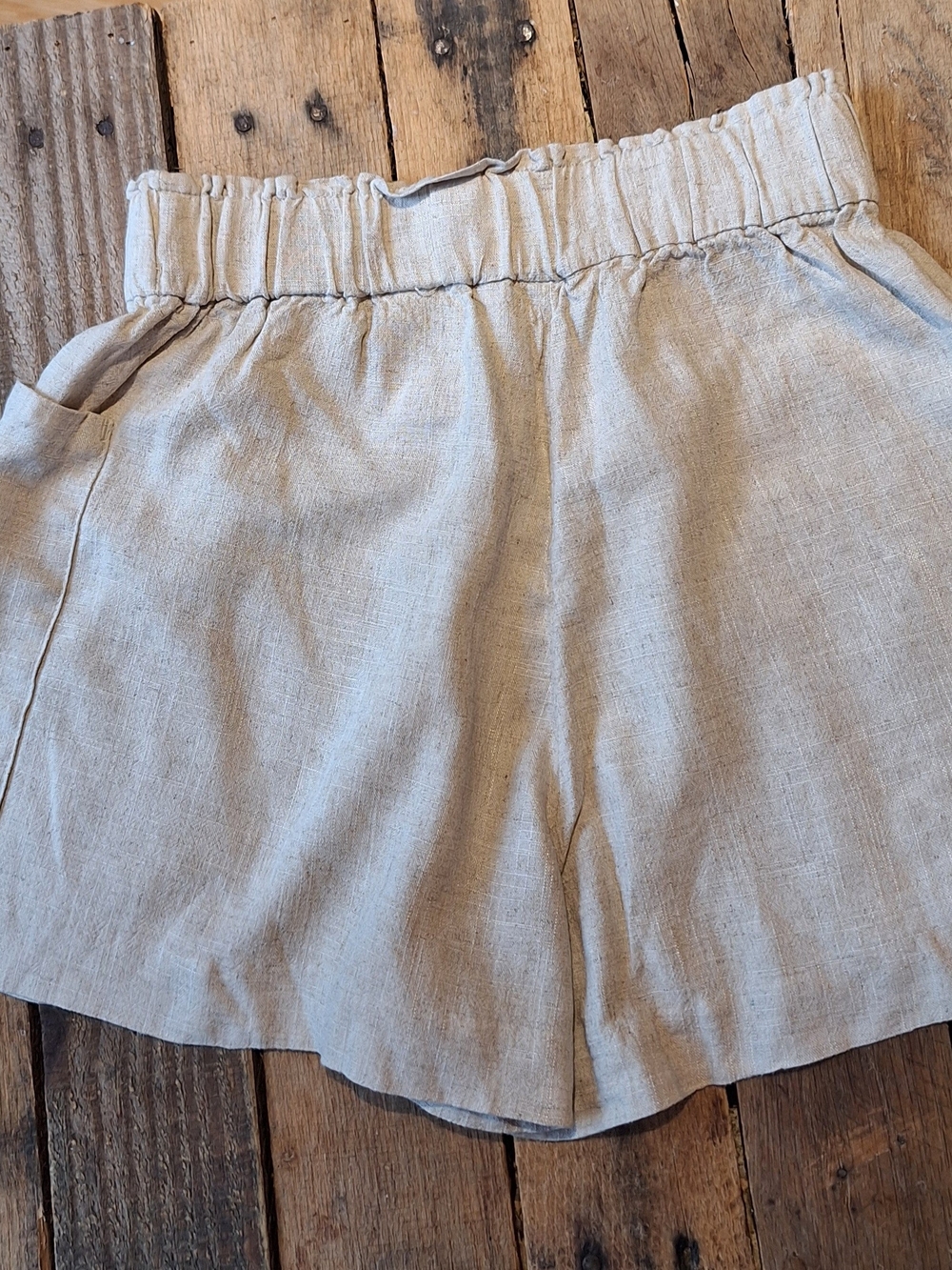 H&M Natural Linen-Blend High Waist Elastic Shorts - Picture 2 of 5